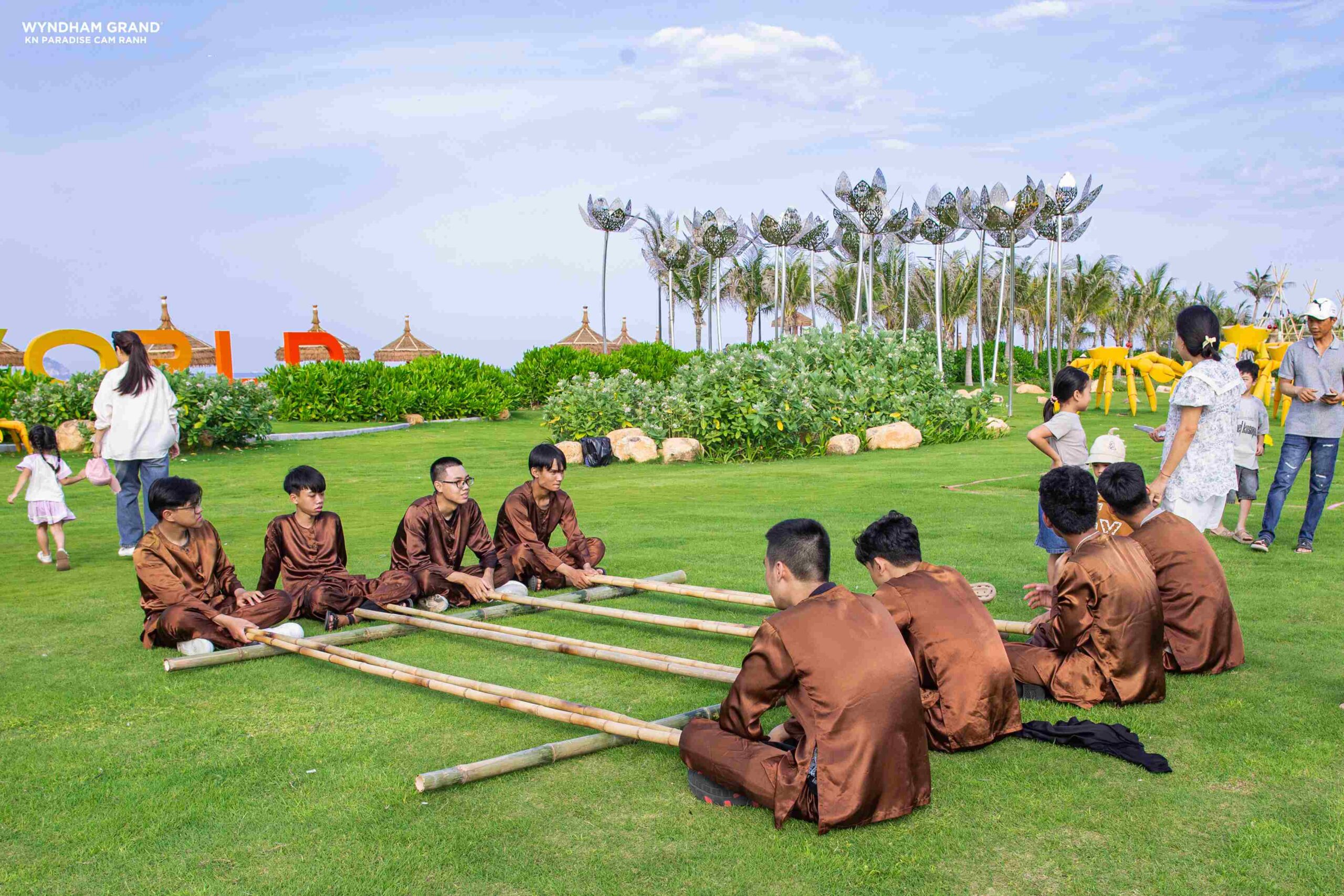 All Inclusive Vacation in Cam Ranh 21 Hoạt động hằng ngày, Daily Activities, CaraBeach Retreat, Wyndham Grand Cam Ranh, Wyndham Cam Ranh, Wyndham Grand KN, Wyndham KN, Trò chơi dân gian, Vietnamese Folk Game