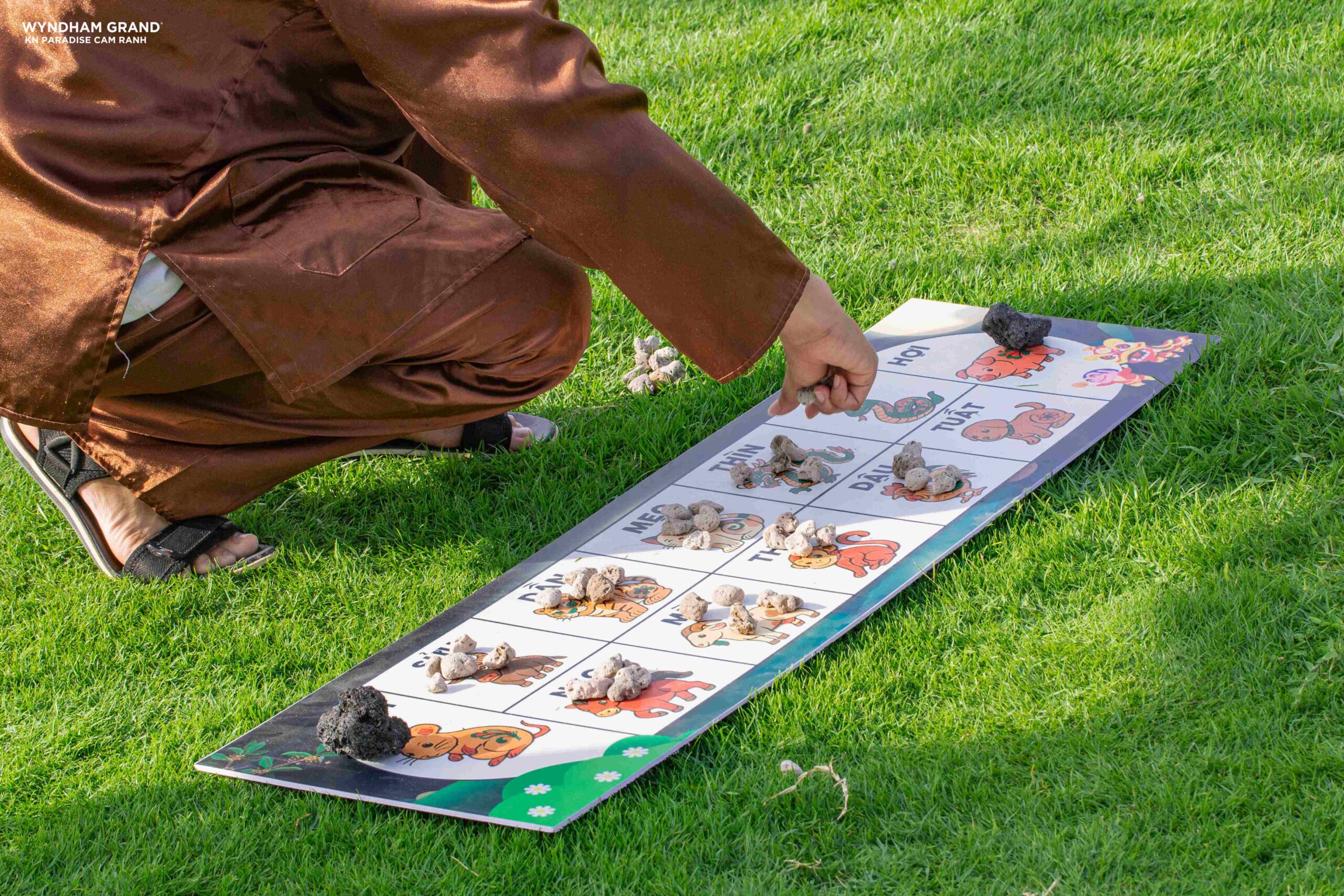 All Inclusive Vacation in Cam Ranh 22 Hoạt động hằng ngày, Daily Activities, CaraBeach Retreat, Wyndham Grand Cam Ranh, Wyndham Cam Ranh, Wyndham Grand KN, Wyndham KN, Trò chơi dân gian, Vietnamese Folk Game